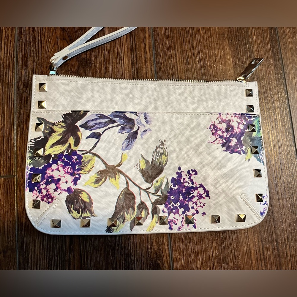 NWOT White House Black Market large wristlet/envelope clutch.